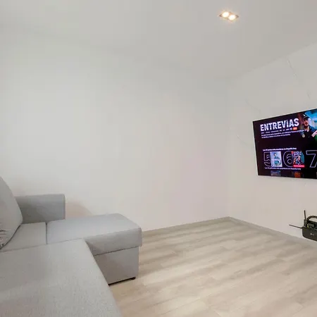 Luxury Penthouse Apartment *